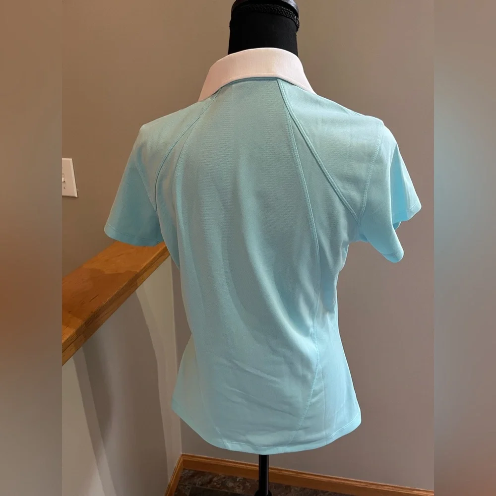 Women’s Nike Sphere fit dry pull over V neck short sleeve. Light blue. Medium